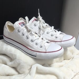 Converse Chuck Taylors Low